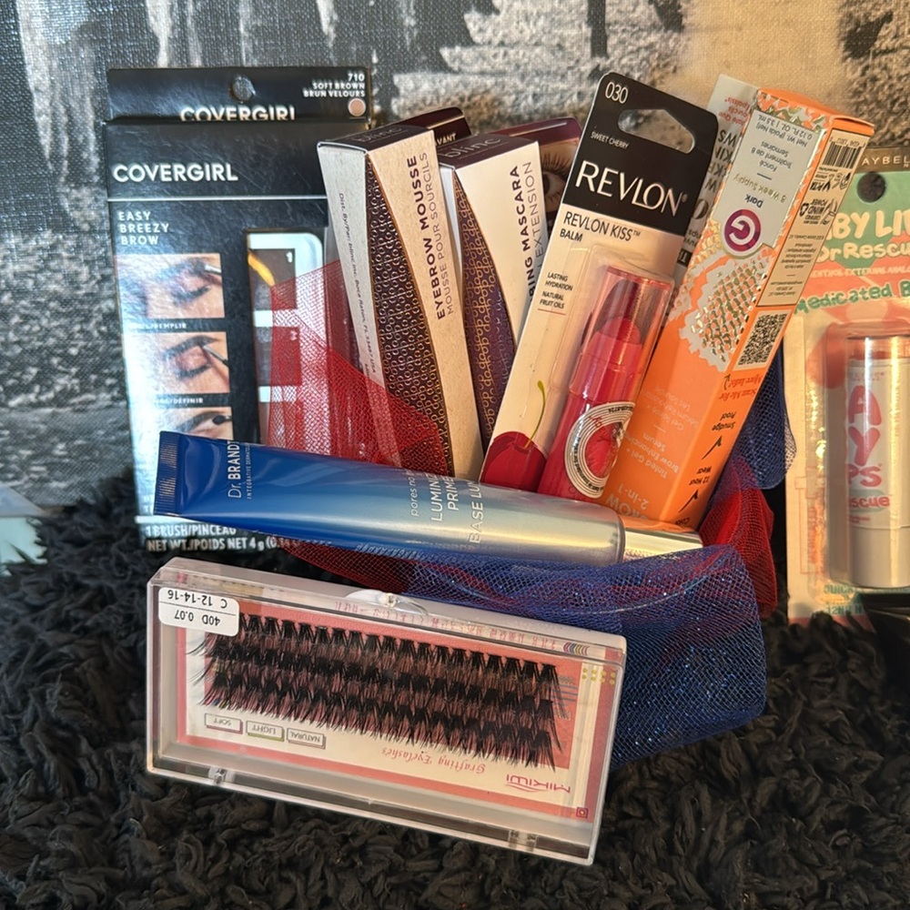 Ultimate makeup bundle - Picture 2 of 6